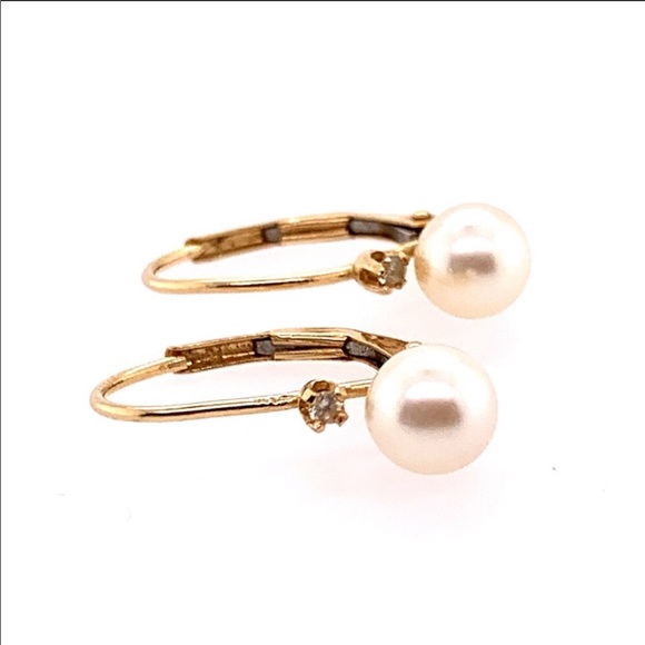 Jewelry - 14kt Leverback 5mm pearl earrings & diamond accent
